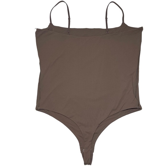 SKIMS Fits Everybody Cami Bodysuit in Oxide - Picture 4 of 6